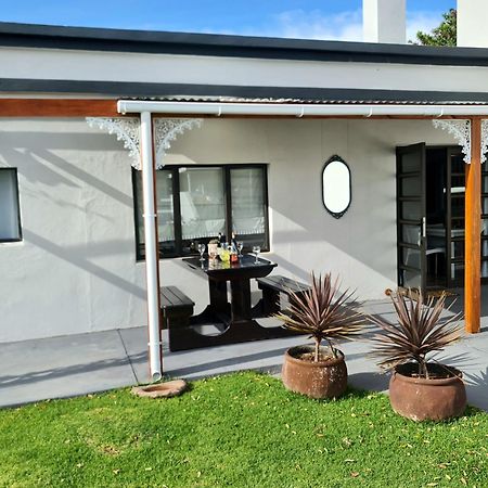 7 On South Hotell Bredasdorp Rum bild